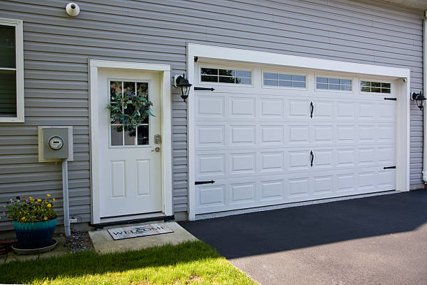 24/7 Emergency Garage Door Panel Replacement experts in Crosbyton, TX